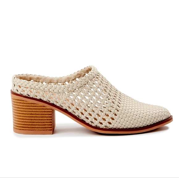 Time and Tru Cream Woven Mules - Picture 4 of 17